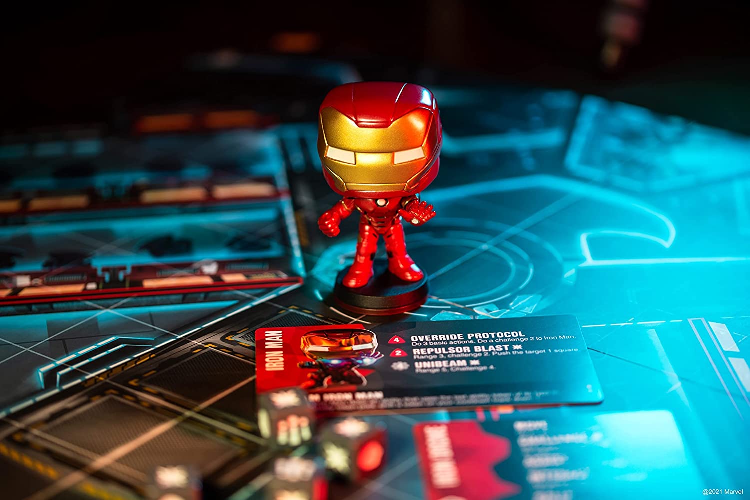 Funko Funkoverse: Marvel Avengers (4 Pack Exclusive POP! Figures) Light Strategy Board Game For Children And Adults (Ages 10+) Ideal for 2-4 Players 46060